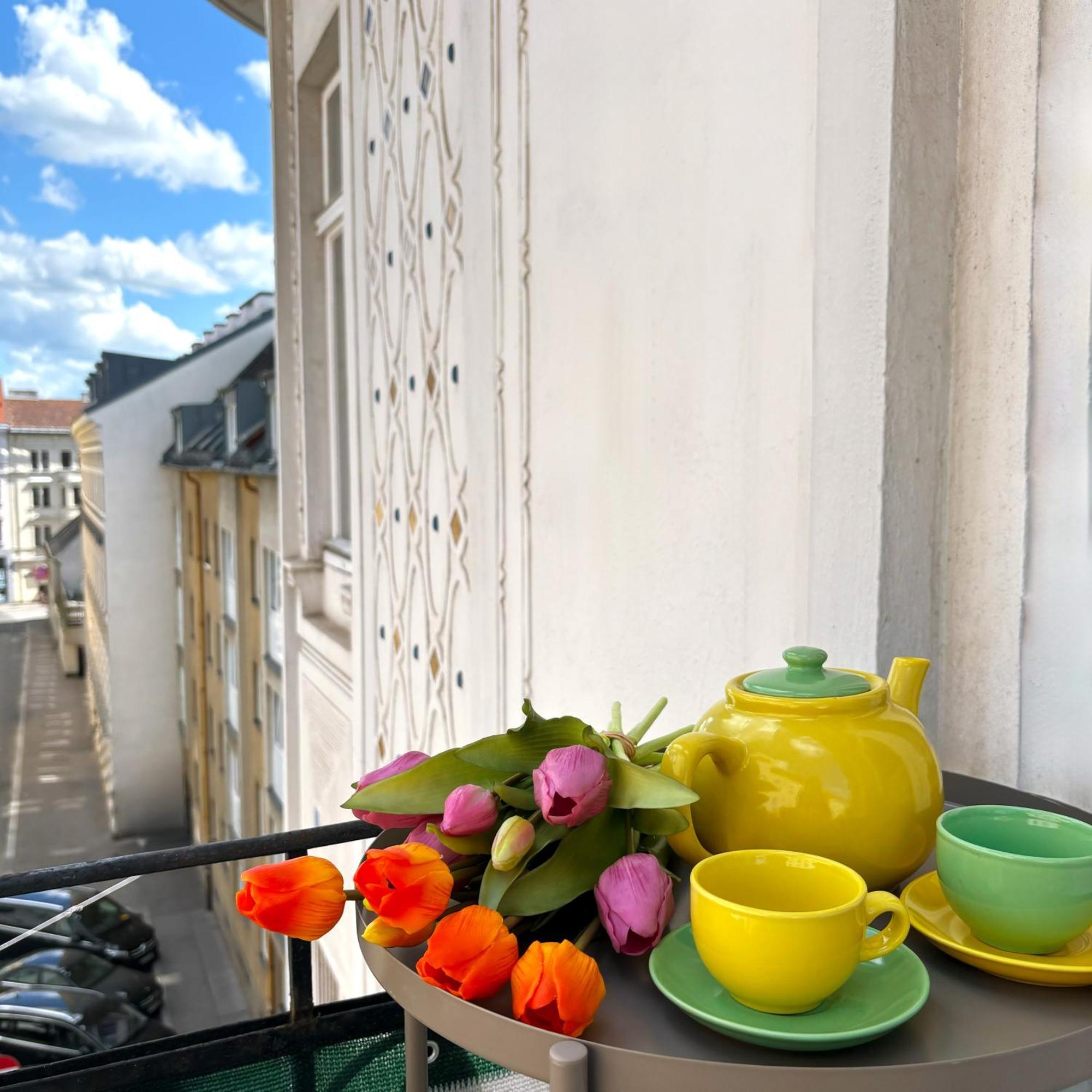 Central Mariahilfer Apartment 5 Min To The Schoenbrunn Palace And City Shopping Center Відень Екстер'єр фото