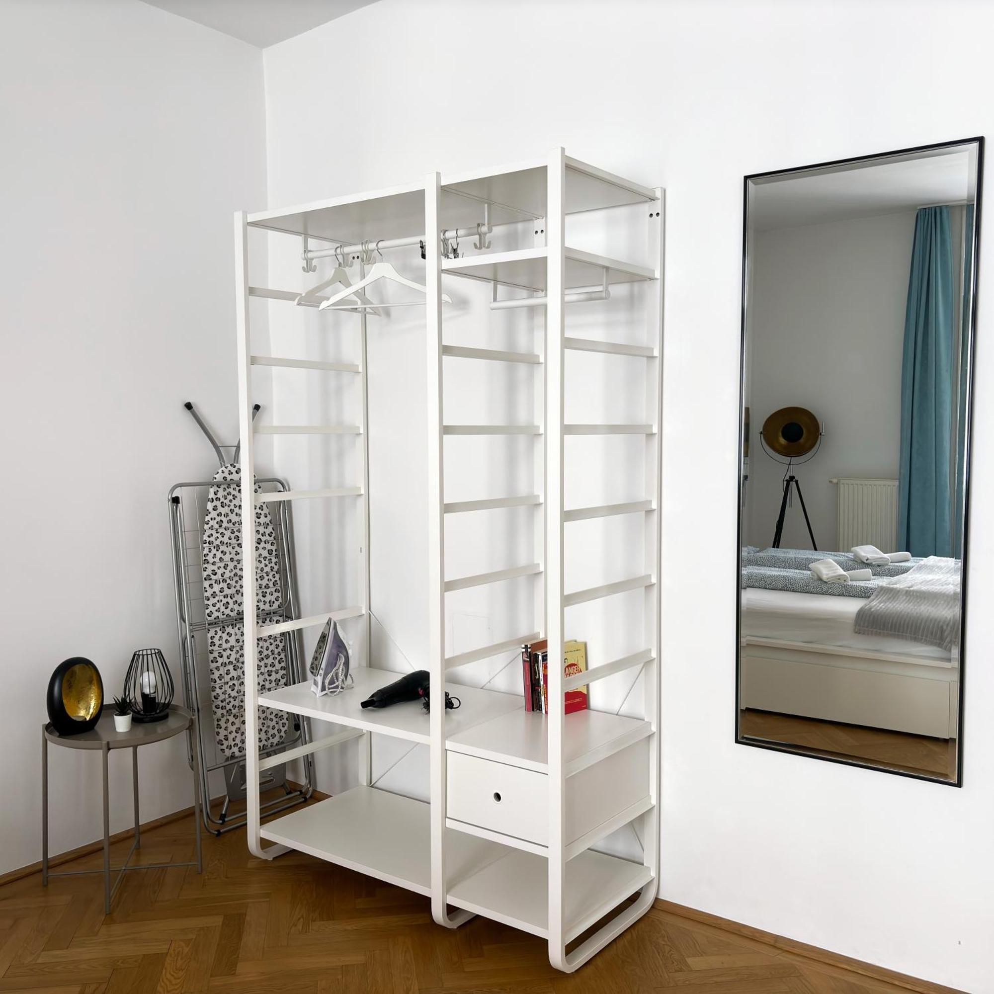 Central Mariahilfer Apartment 5 Min To The Schoenbrunn Palace And City Shopping Center Відень Екстер'єр фото